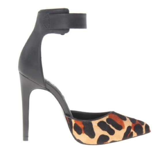 Steve Madden *Flshback* Pumps - Picture 2 of 7